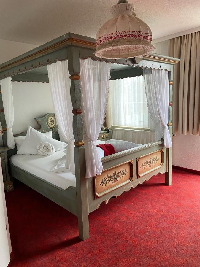 Das Muldenschloesschen - Gaestehaus & Restaurant Lunzenau Buitenkant foto