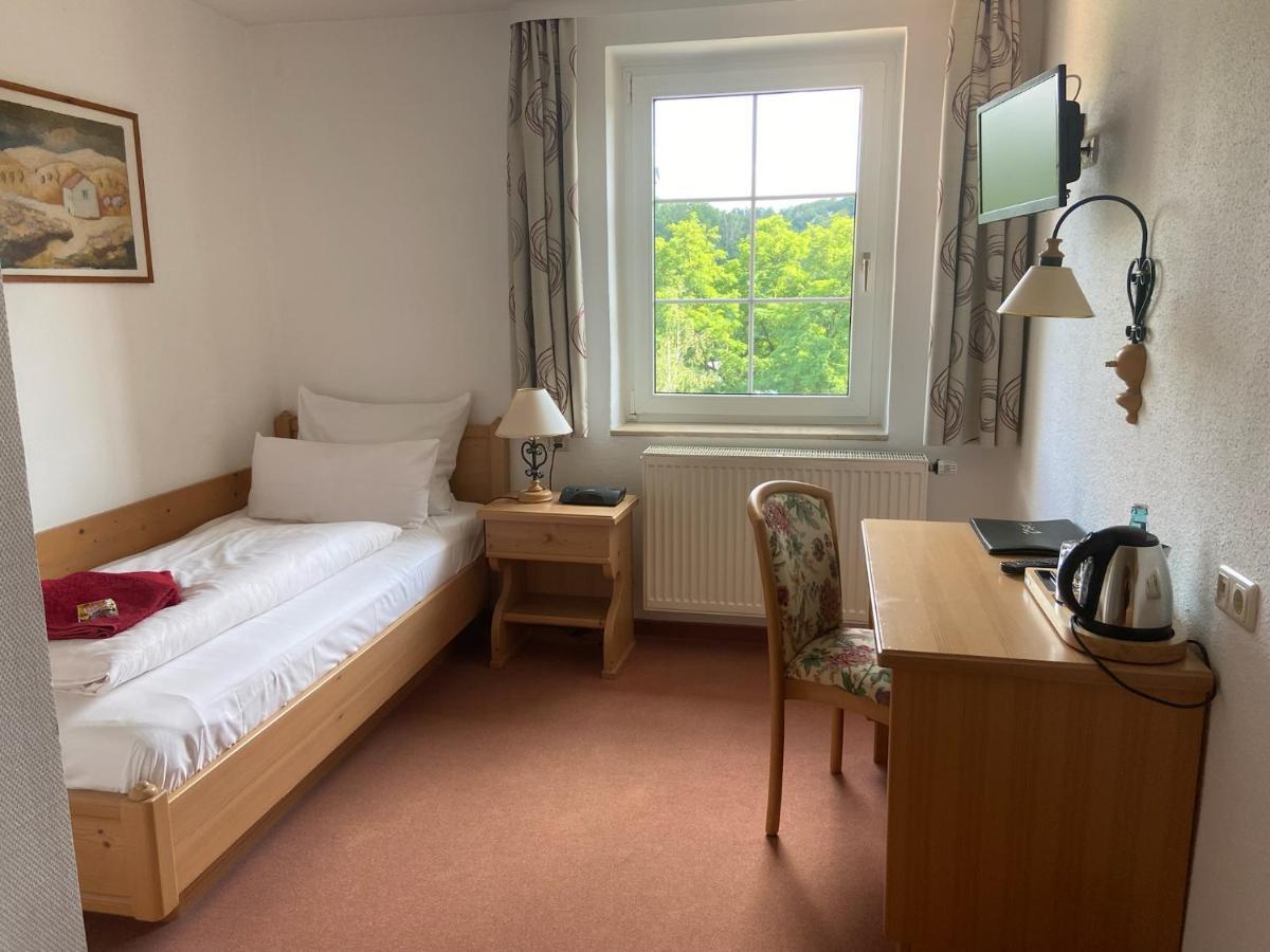 Das Muldenschloesschen - Gaestehaus & Restaurant Lunzenau Buitenkant foto